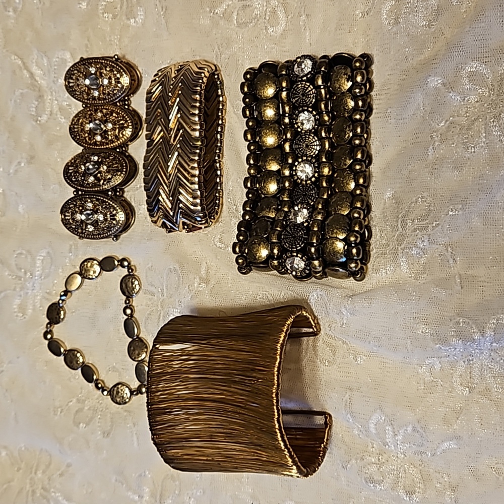 Bracelets - Picture 3 of 5